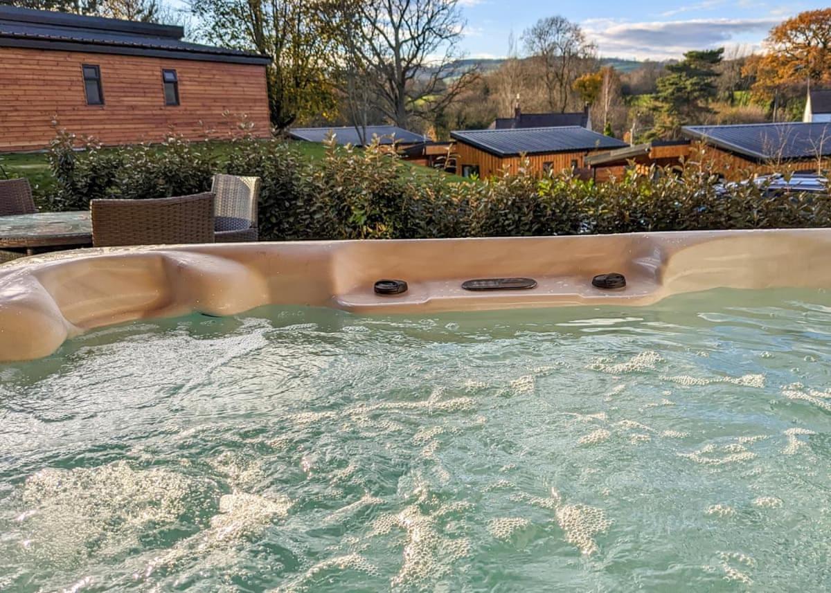The Warrens At Foxtail Hotell Chirk Exteriör bild