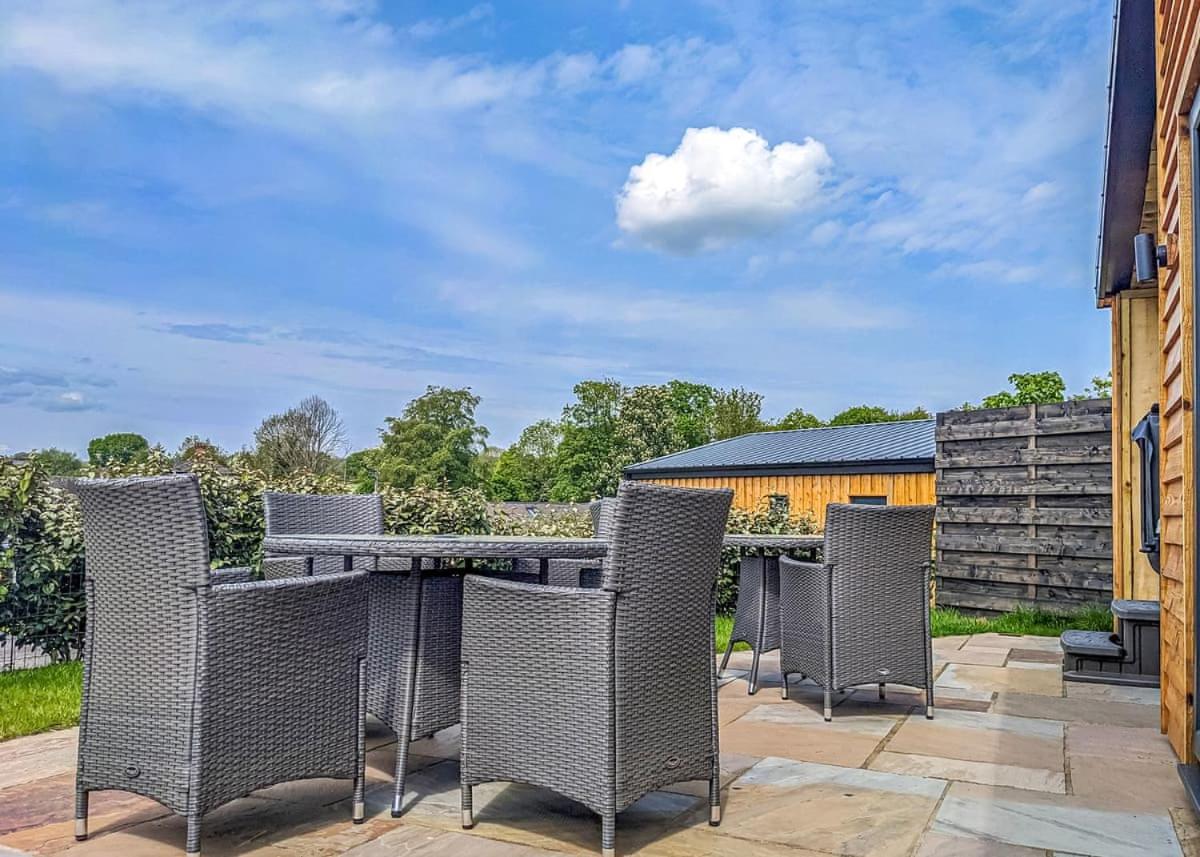 The Warrens At Foxtail Hotell Chirk Exteriör bild
